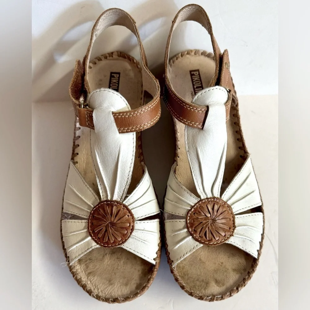 Pikolonos leather wedge sandal in tan and creak.Made in Spain.Size 39